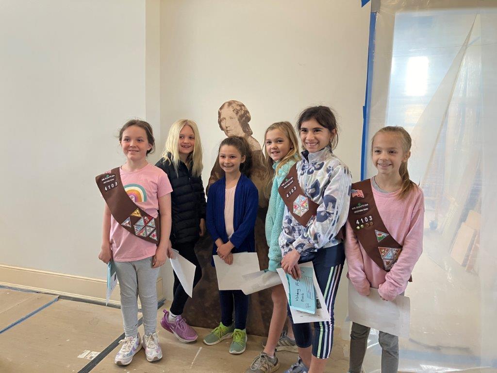 A group of 6 girl scouts.