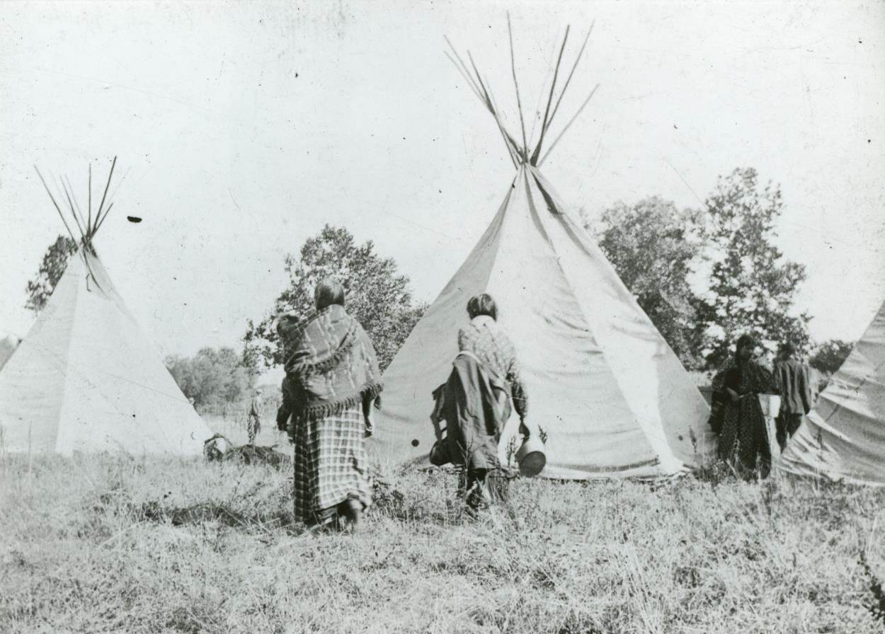 American Indians camped at the Newark Fairgrounds. It is possible that these are the Tama Indians mentioned in the Newark Advocate article, but the date for the photograph is not known and other American Indians visited the site with other Wild West shows. Licking County Historical Society archives.